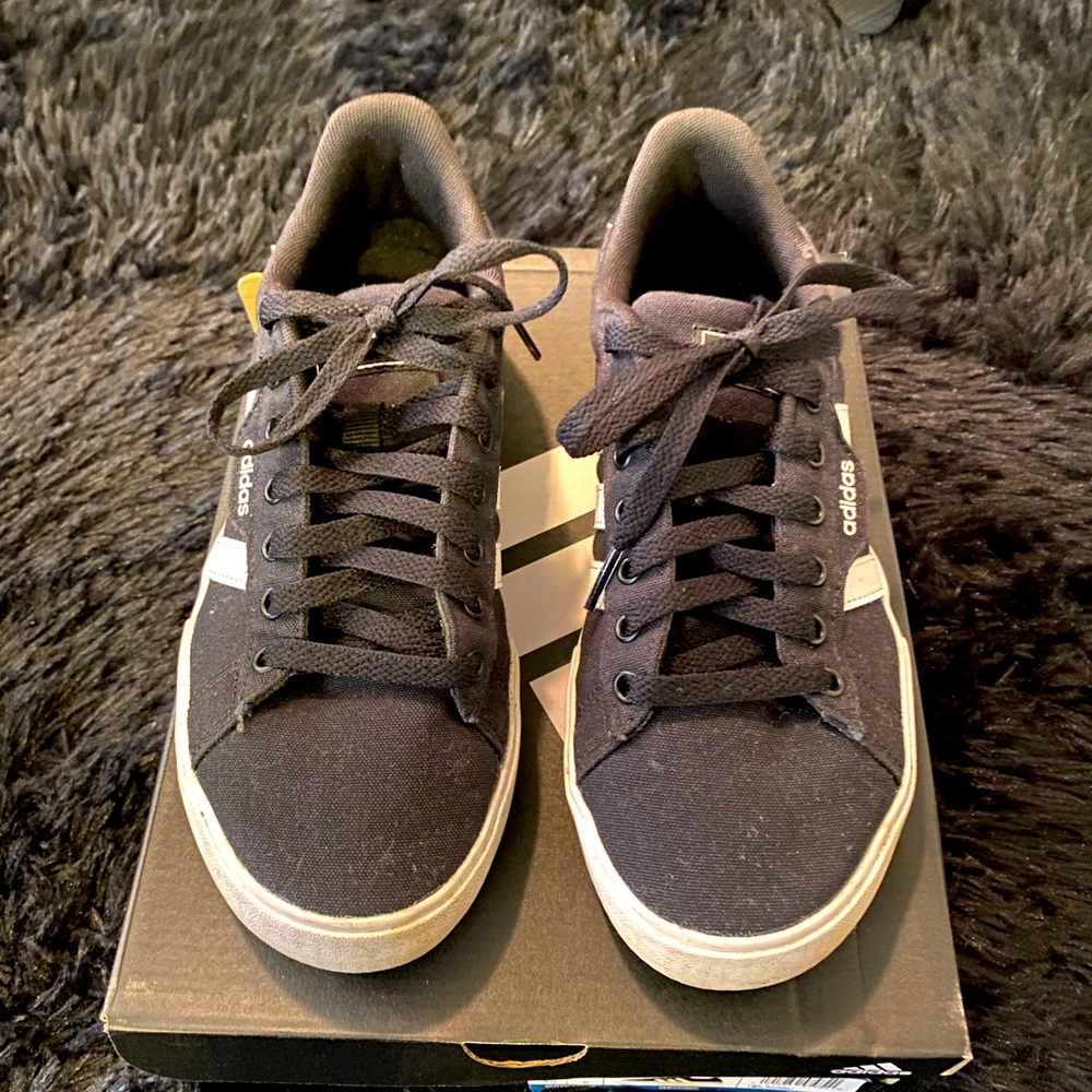 Adidas Sneakers